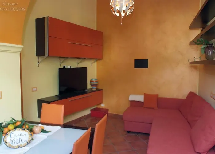 Casa Di Titti بيت للعطل